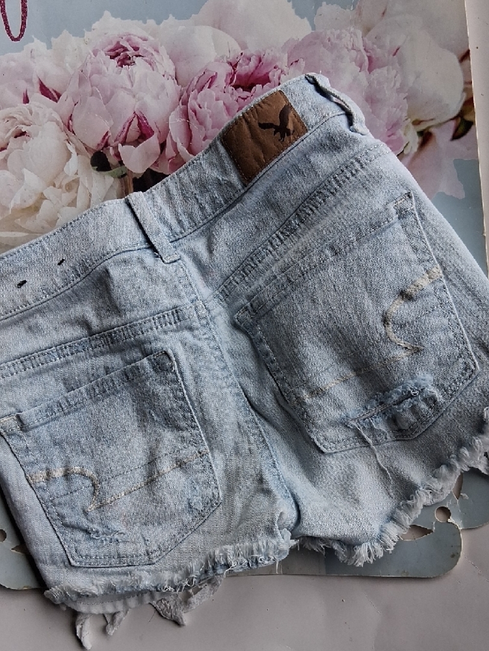 American Eagle Outfitters Light Blue Distressed Denim Shorts - Picture 2 of 6